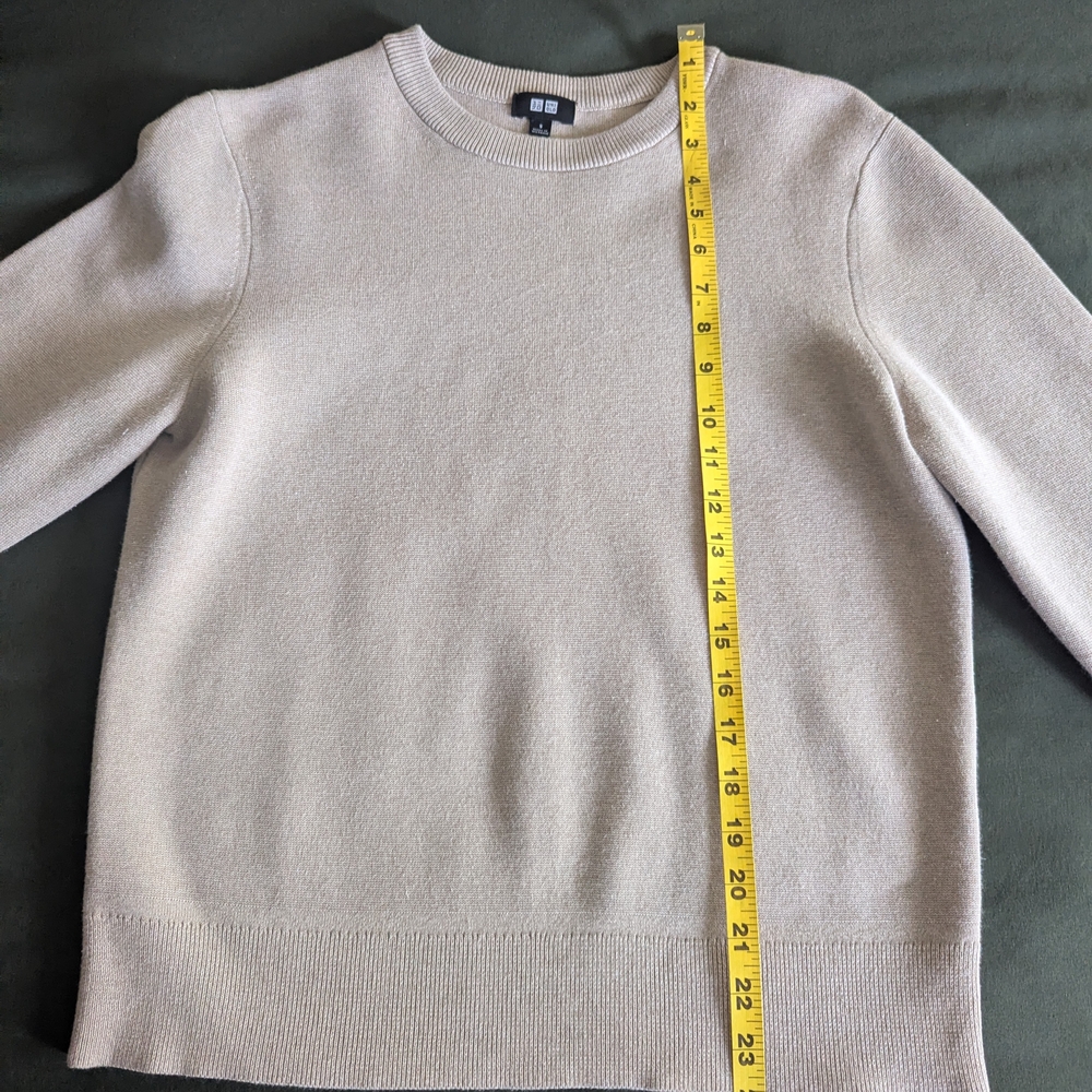 Uniqlo Women's's Light Beige Crewneck Sweater